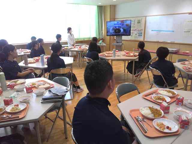 給食