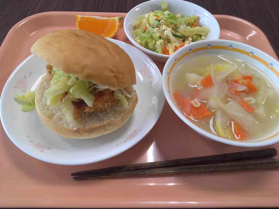 給食