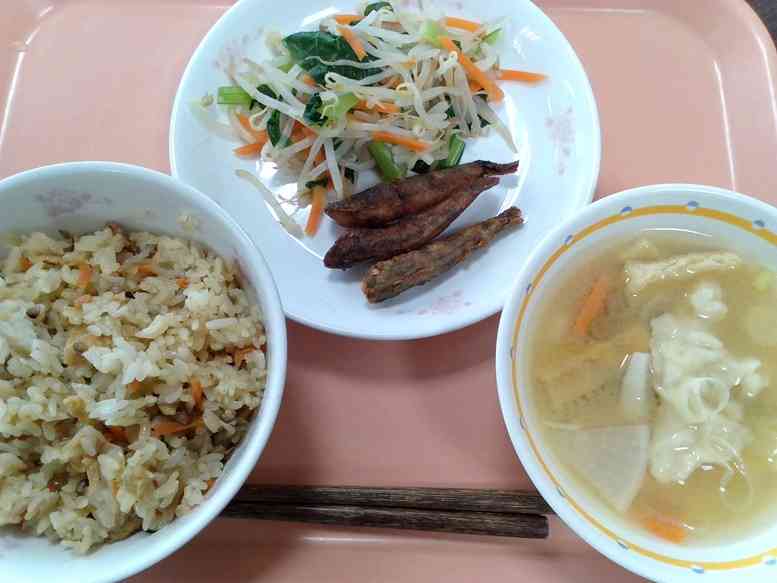 給食